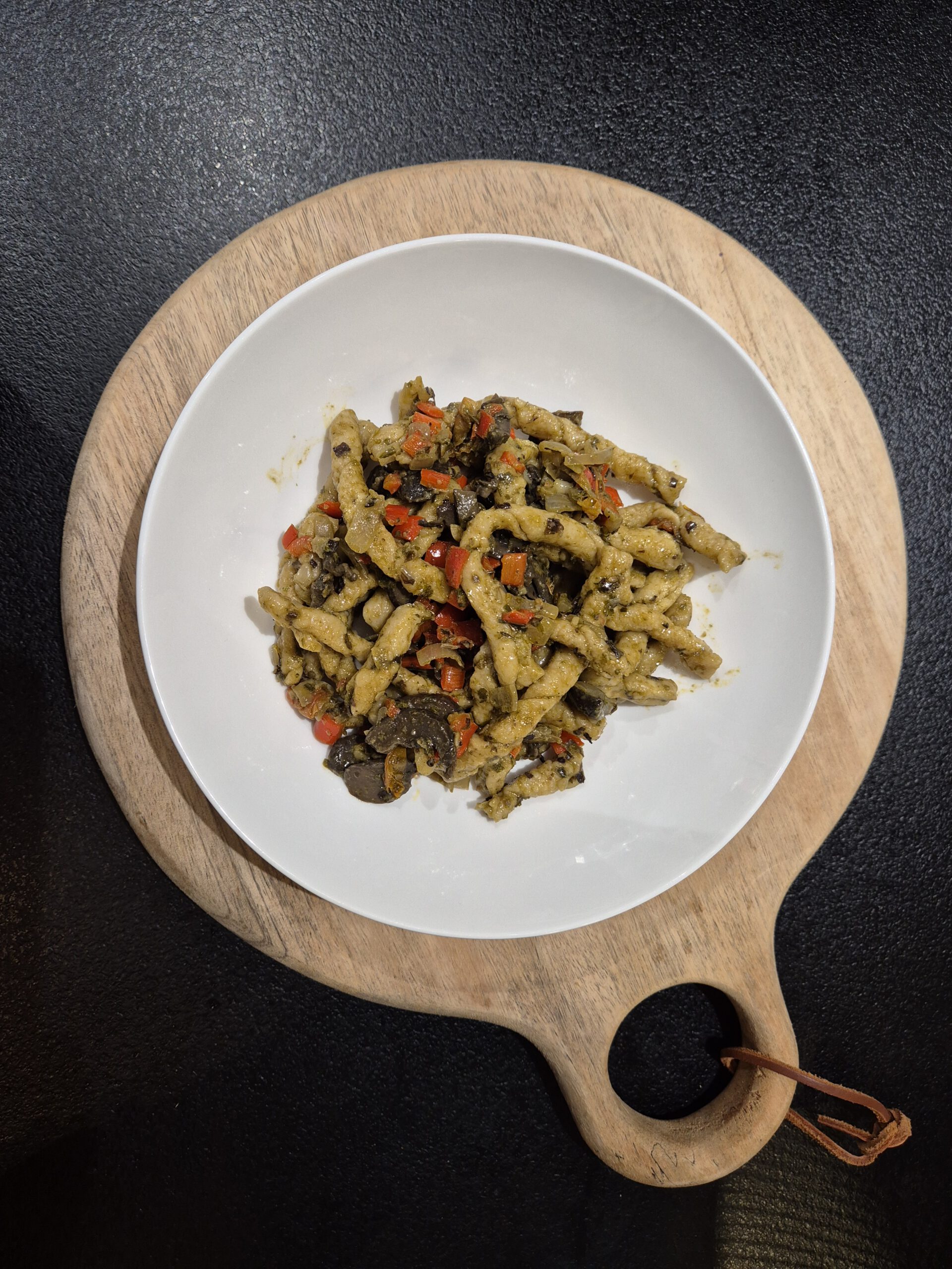 Busiate pasta met pesto en groenten