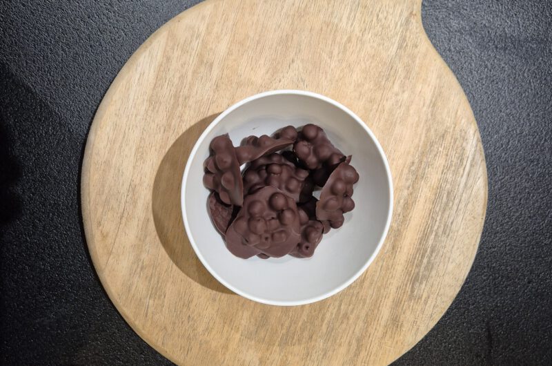 Chocoladerotsjes met een Twist – Geroosterde Kikkererwten in Pure Chocolade
