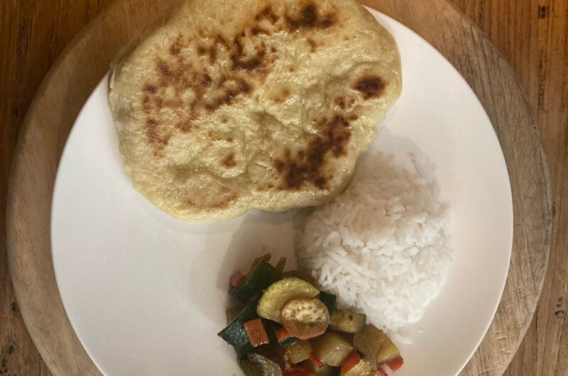 Kruidige Groenterijst met Naanbrood