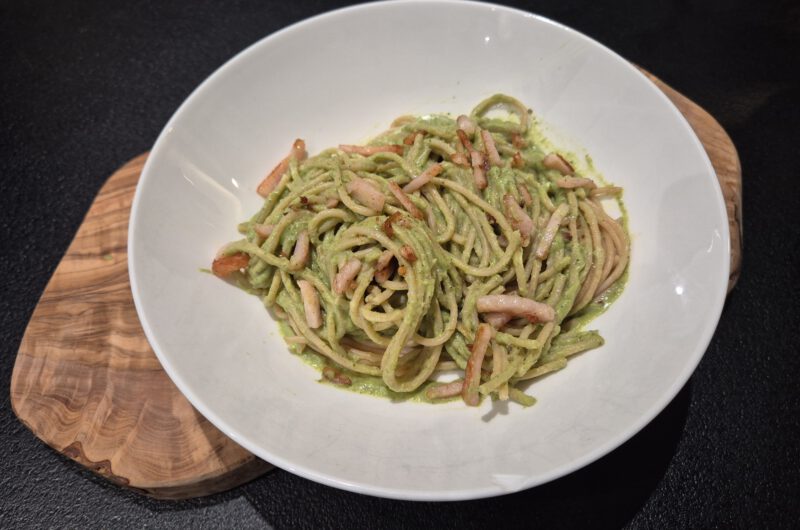 Volkoren pasta met romige courgettesaus en kipreepjes
