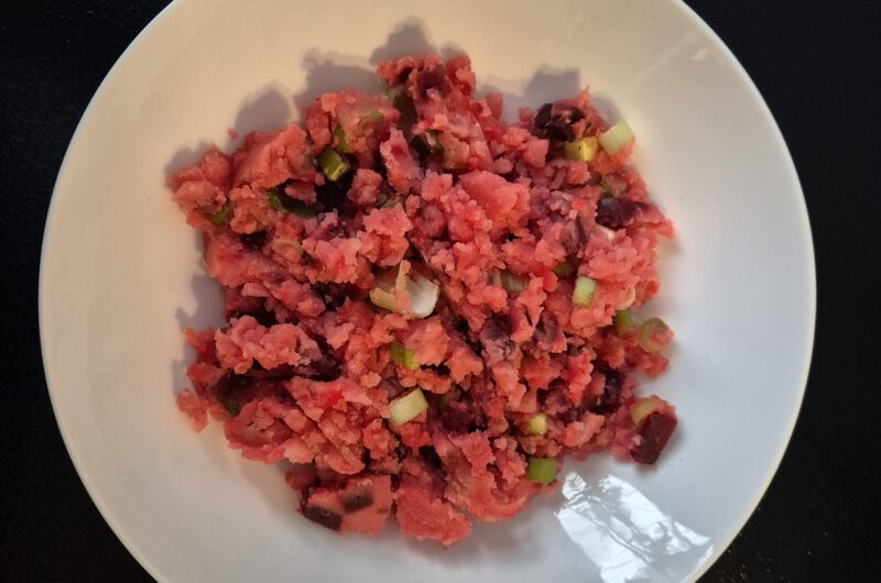 Rode bieten stamppot met lente-ui