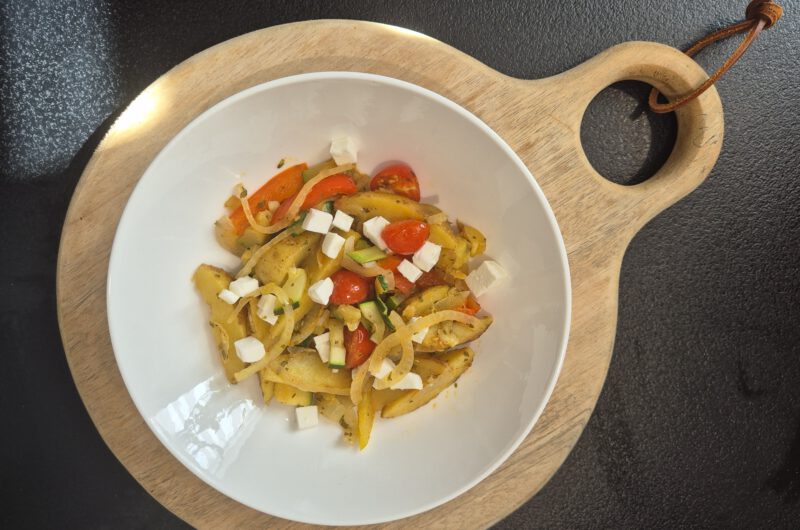 Griekse eenpansschotel met feta
